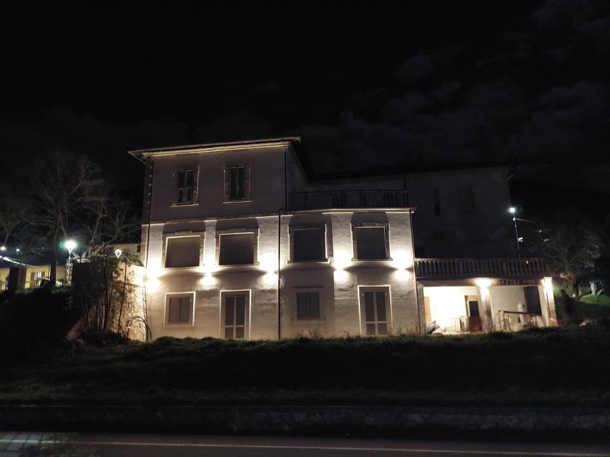 La Casa Del Mago Camere E Appartamenti Pissignano Exterior photo